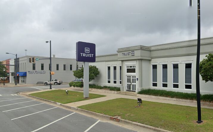 Pictures of Retail property located at 201 N Isabella St, Sylvester, GA 31791 for sales - image #1