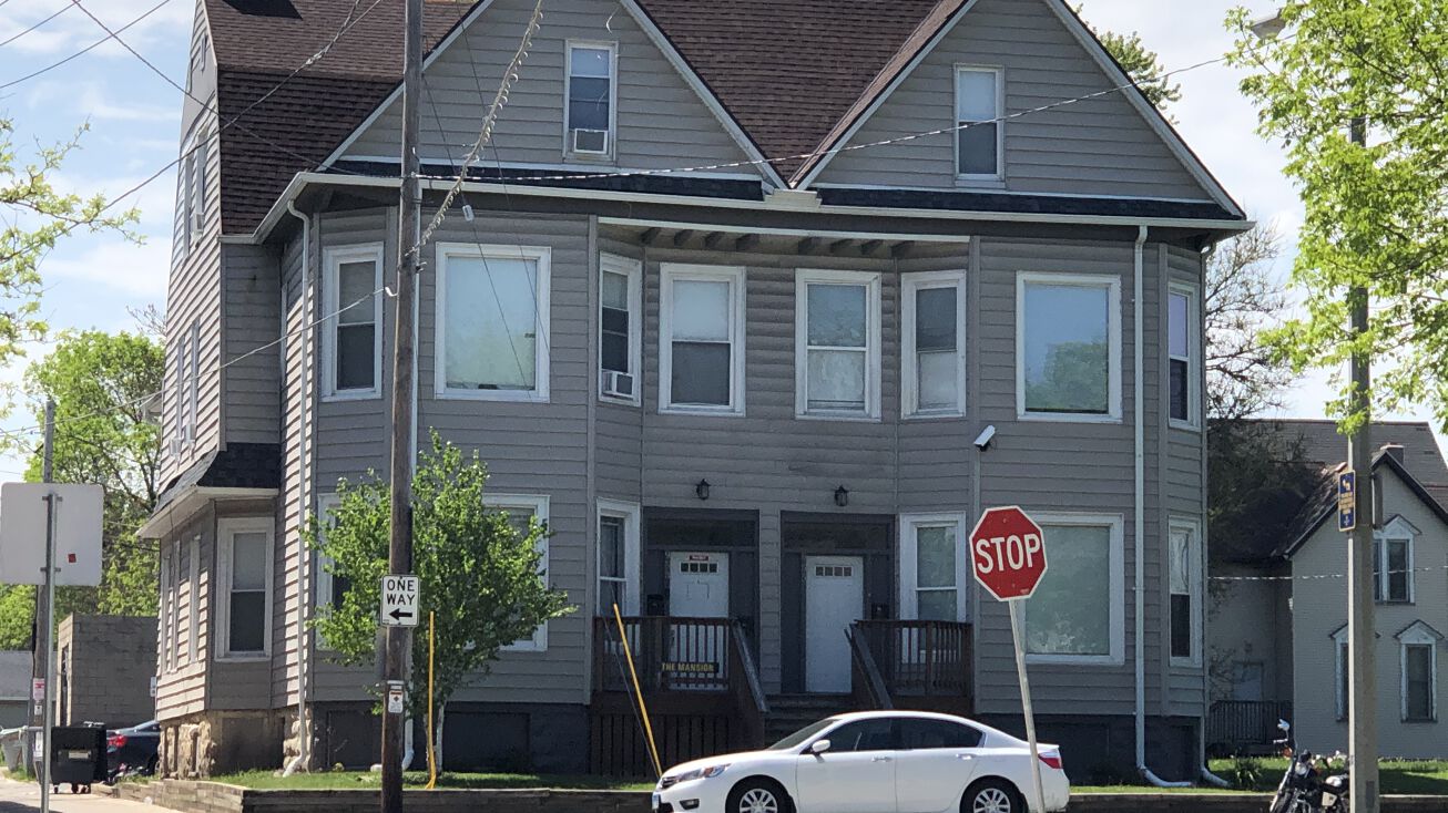 953 N 17th St, Milwaukee, WI 53233