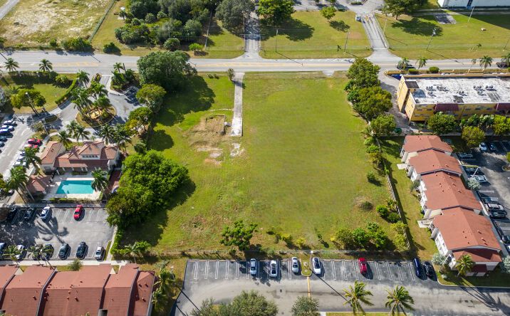 Pictures of Land property located at 4945 SW 41st St, Pembroke Park, FL 33023 for sales - image #1