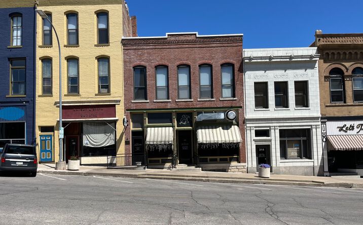 Pictures of Retail property located at 316 N 4th St, Burlington, IA 52601 for sales - image #1
