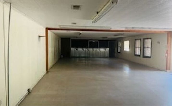 Pictures of Retail property located at  for sales - image #1