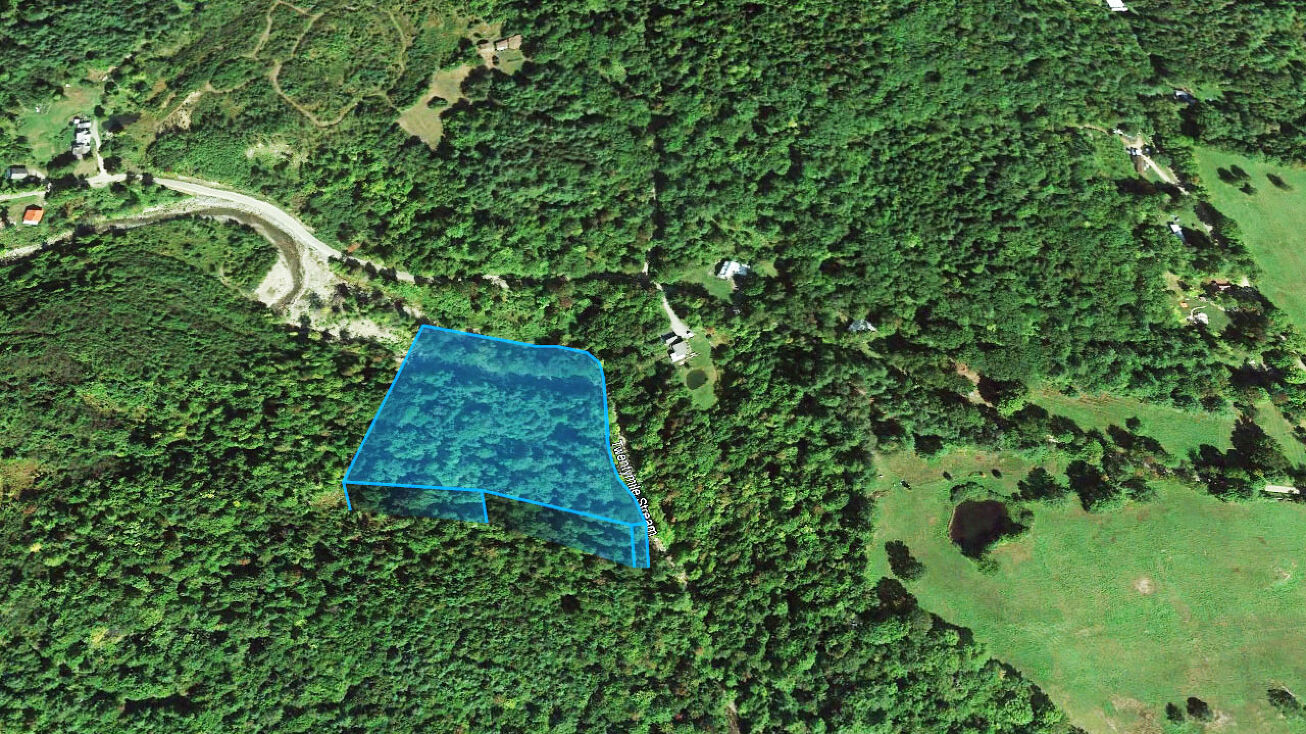 Davis Rd, Cavendish, VT 05142