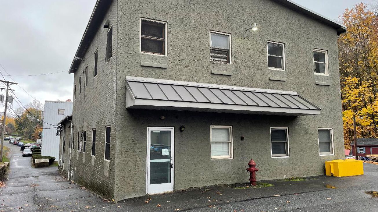 2214 Farmington Ave, Boyertown, PA 19512