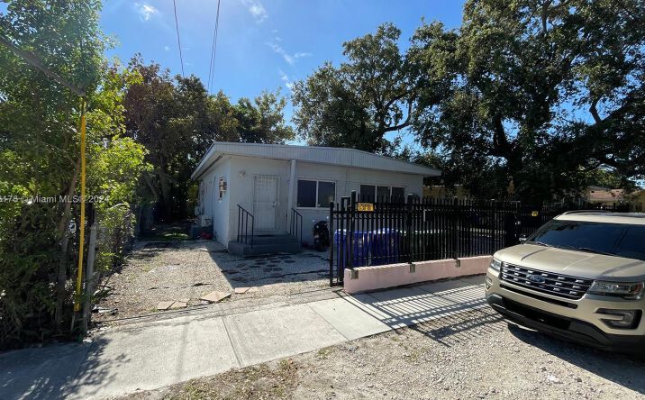 Pictures of Multifamily property located at 170 NE 68th Ter, Miami, FL 33138 for sales - image #1