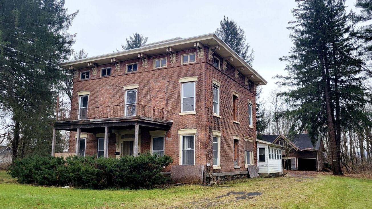 756 Herkimer Rd, Utica, NY 13502