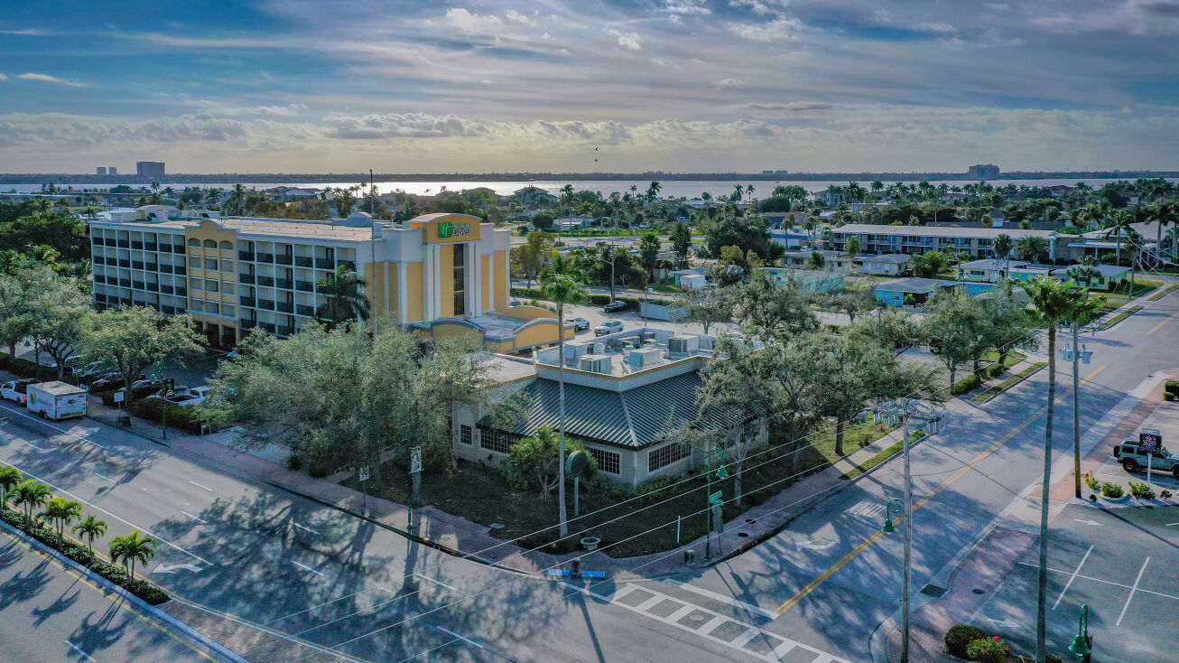 1502 Cape Coral Pkwy E, Cape Coral, FL 33904