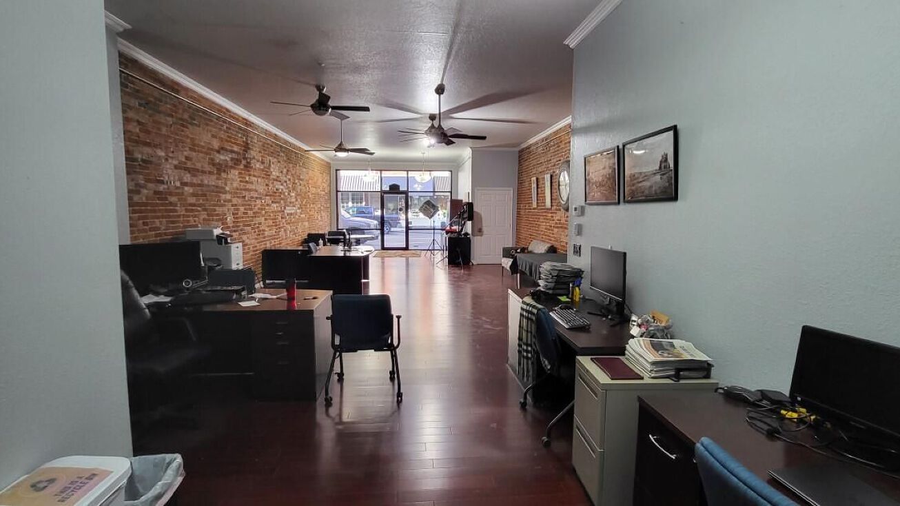 215 E 2nd St, Muscatine, IA 52761