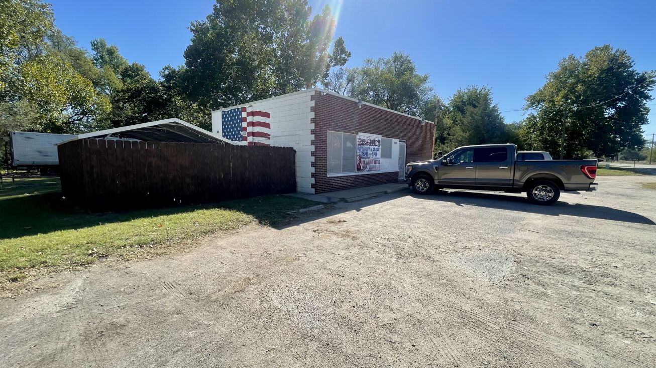 8658 S Broadway, Haysville, KS 67060