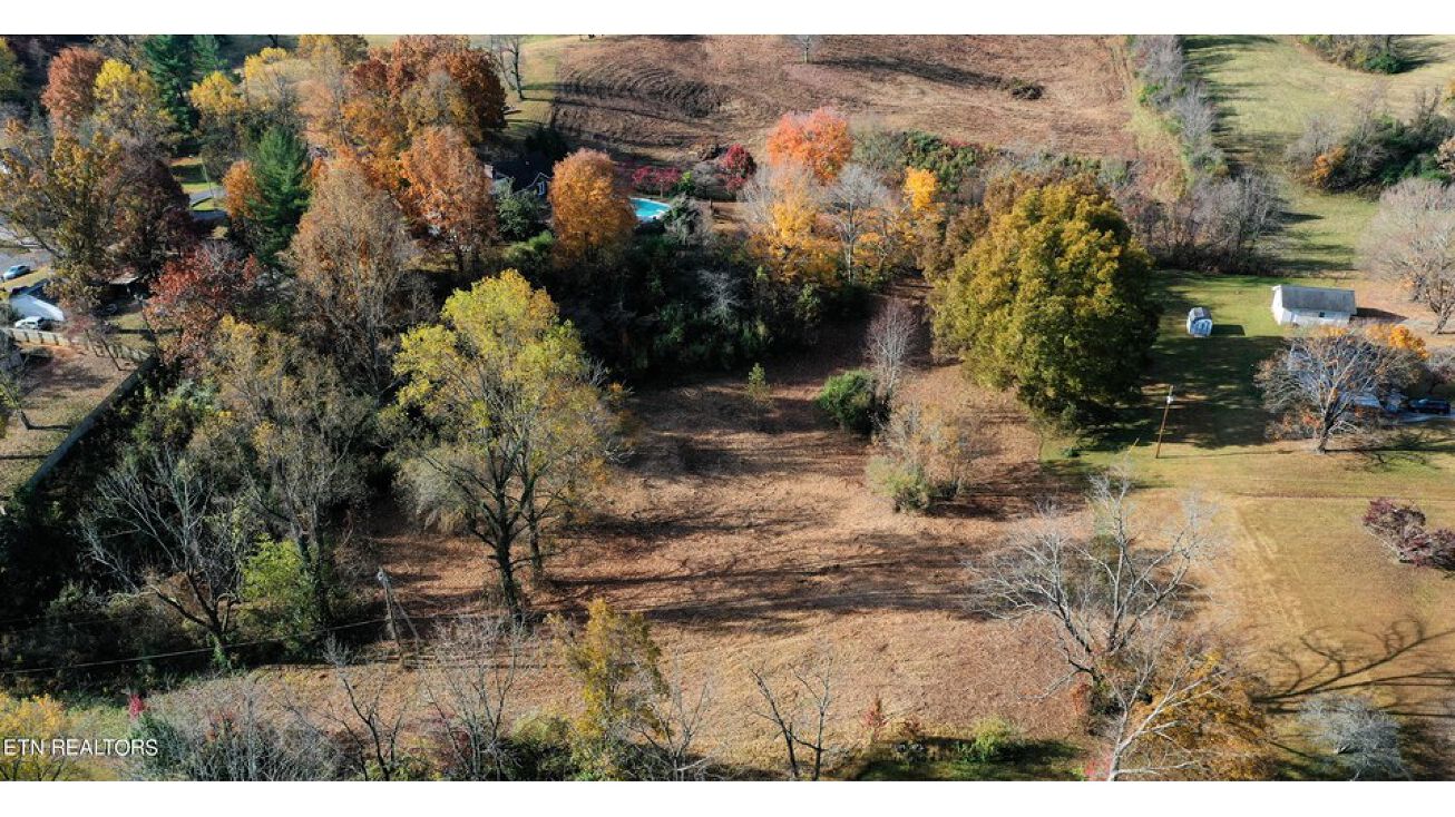 Martha Lee Ln, LaFollette, TN 37766