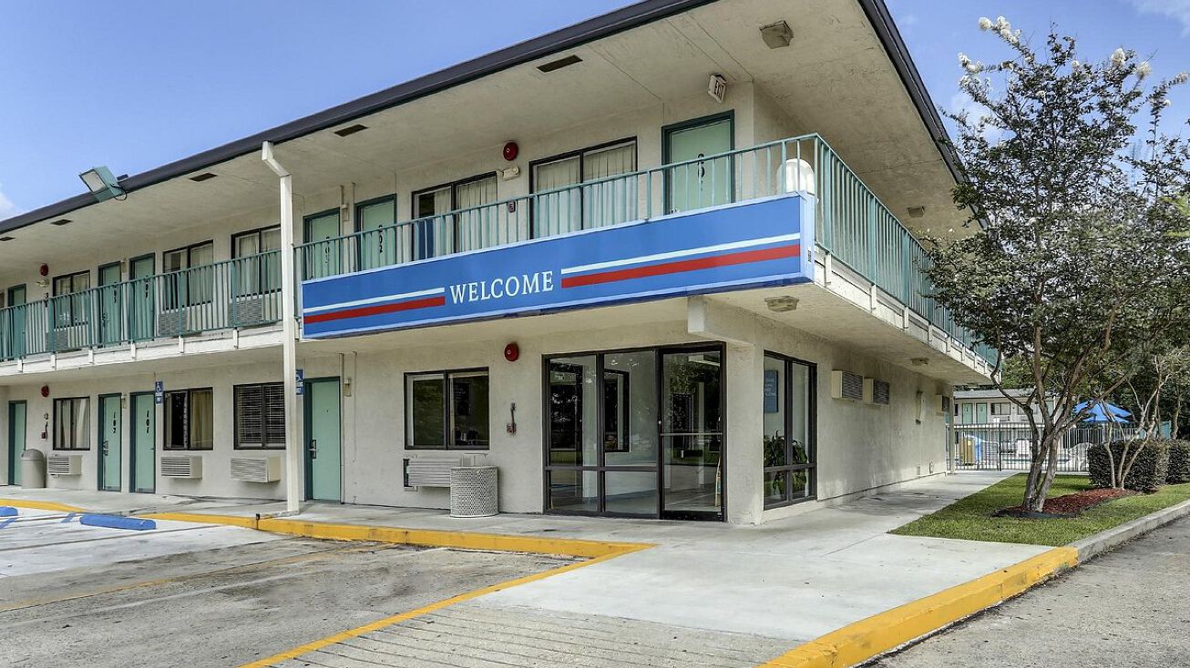 2724 NE Evangeline Thruway, Lafayette, LA 70507