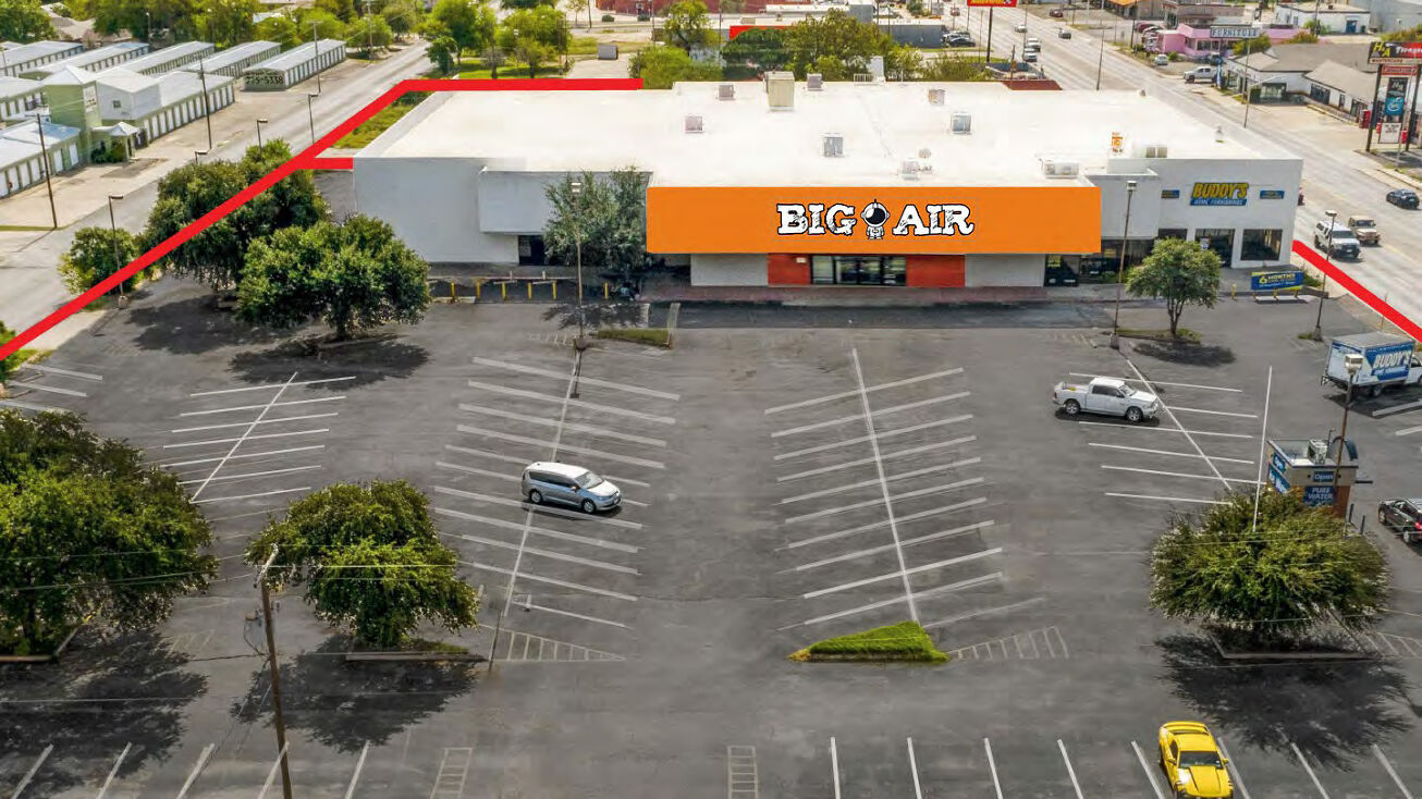 503 E 6th St, Del Rio, TX 78840