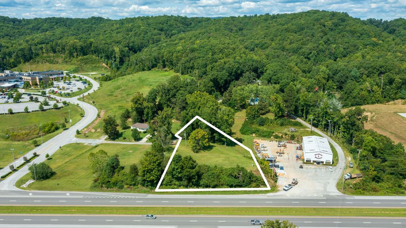 2212 Roane State Hwy, Harriman, TN 37748