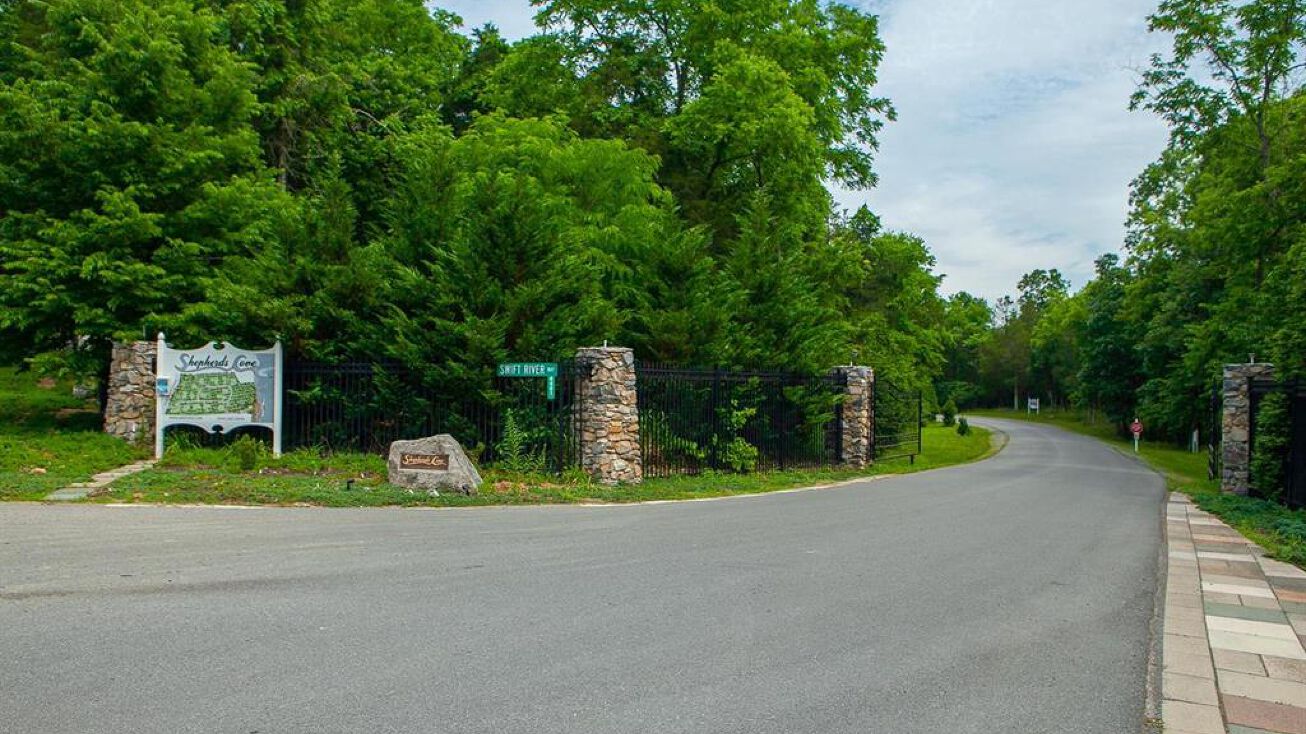 4401 Scrabble Rd, Shepherdstown, WV 25443