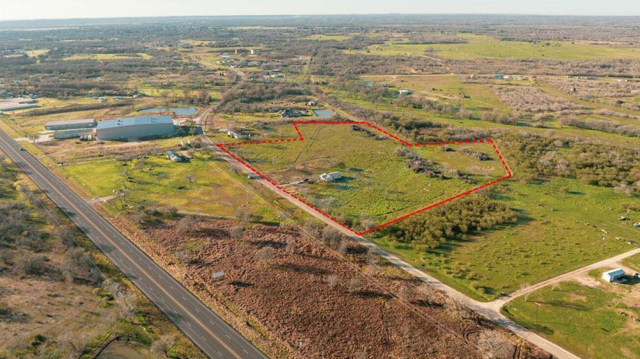 2095 Bridal Path Rd, Luling, TX 78648