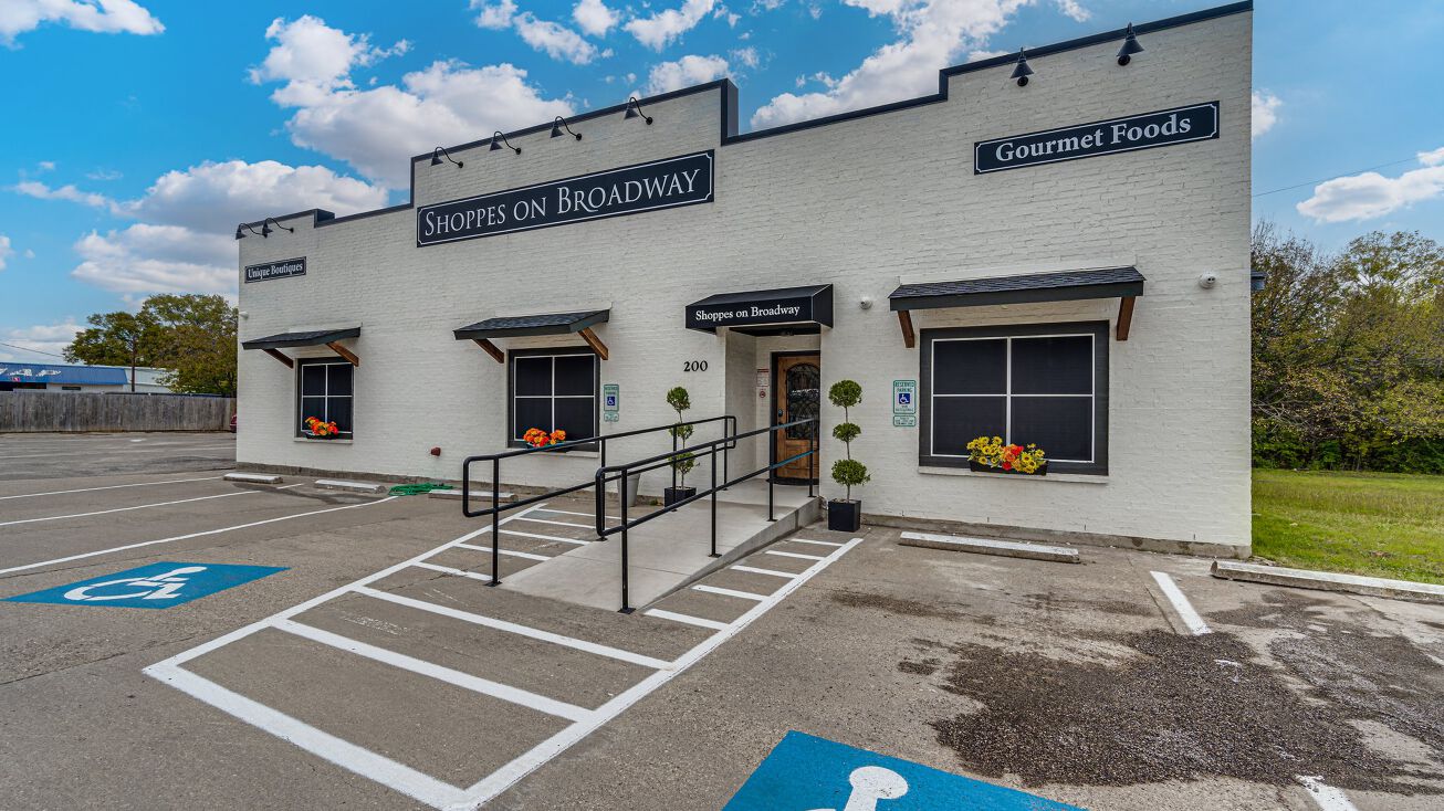 200 N Broadway St, Joshua, TX 76058