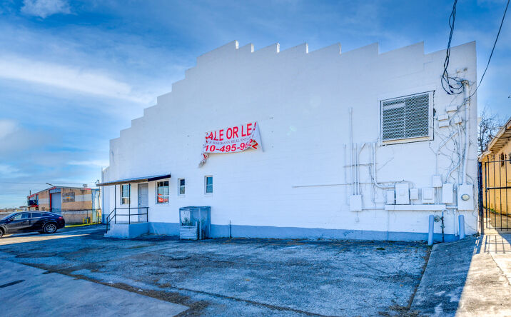 Pictures of Industrial property located at 2920 E Houston St, San Antonio, TX 78202 for sales - image #1