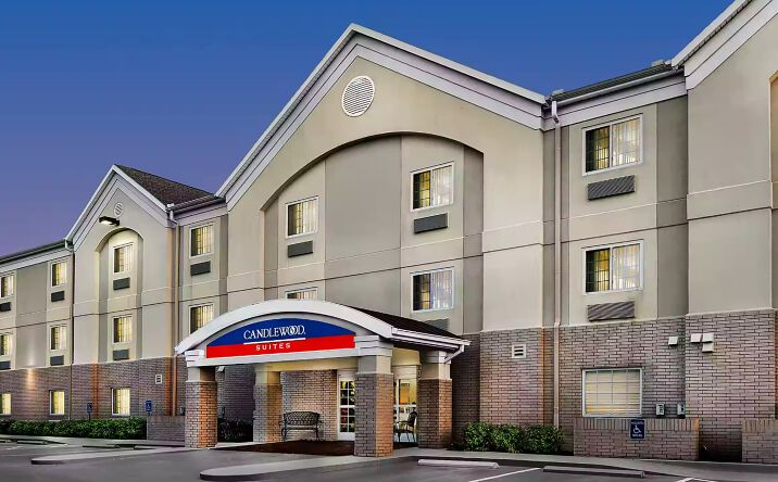 Pictures of Hospitality property located at 2360 Sanders St, Conway, AR 72032 for comps - image #1
