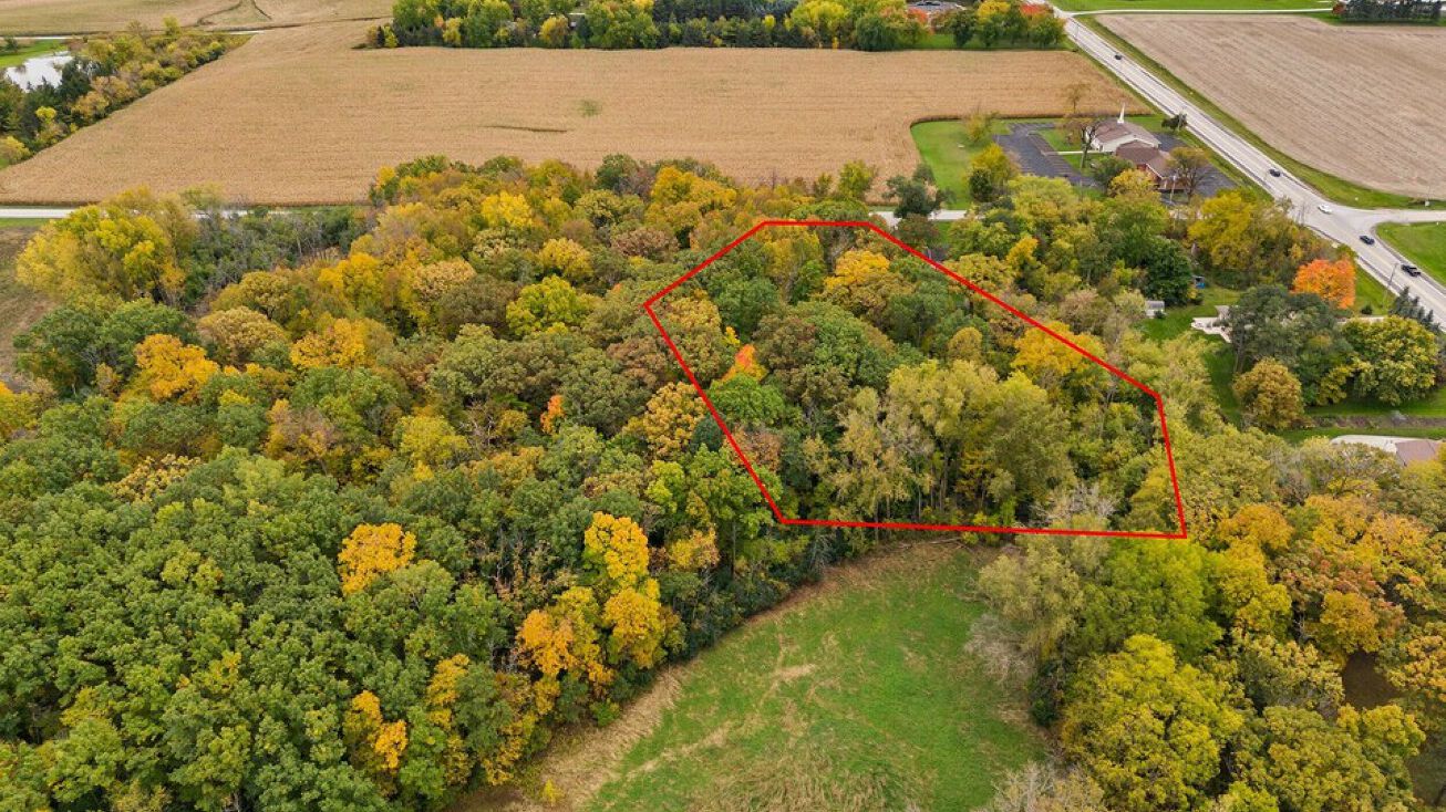 Lt3 Parker Dr, Muskego, WI 53150