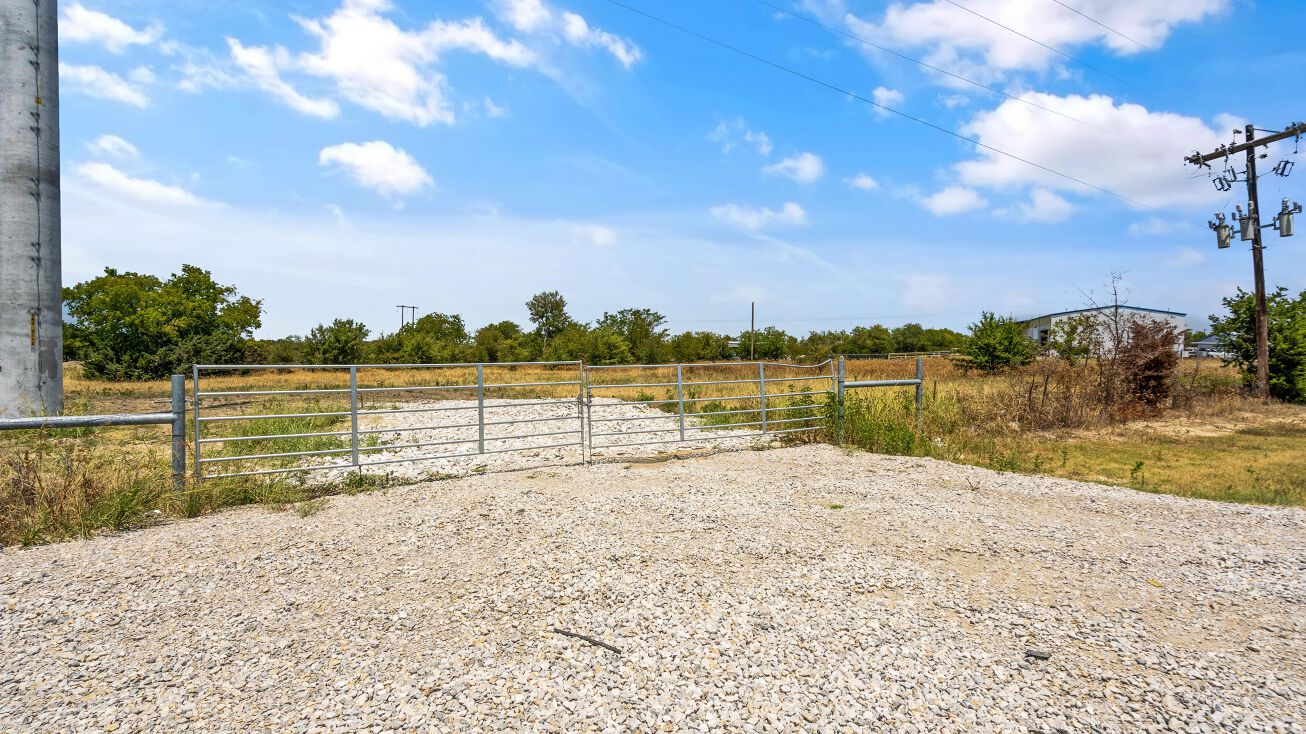 1145 Azle Hwy, Weatherford, TX 76087