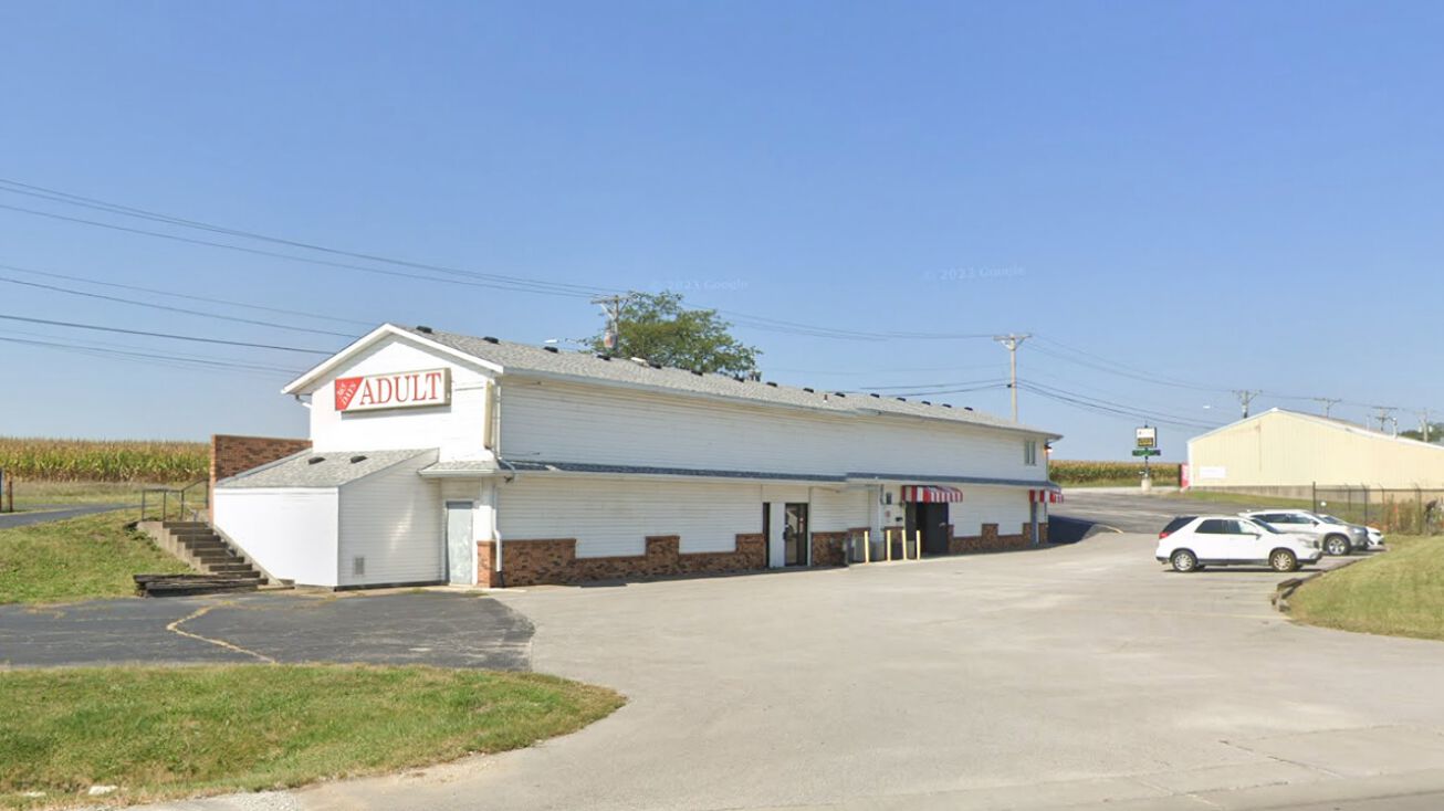 3727 Hickory Grove Rd, Davenport, IA 52806