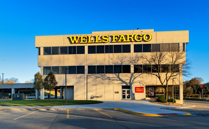 Pictures of Office property located at 10010 Regency Cir, Omaha, NE 68114 for sales - image #1