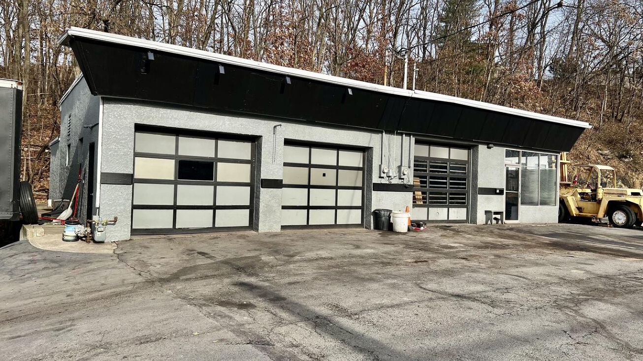 209 N Main St, Old PA 18518