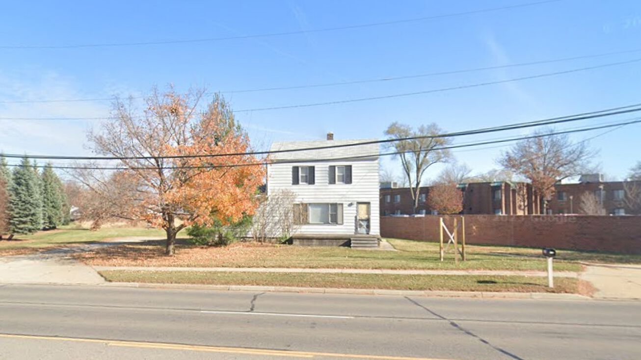 33420 Utica Rd, Fraser, MI 48026