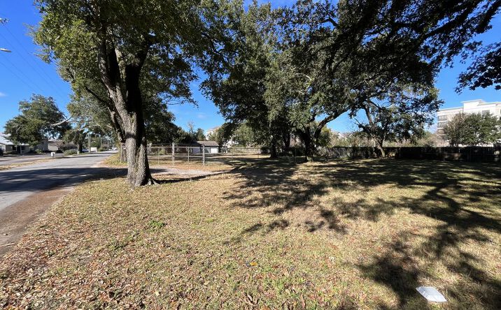 Pictures of Land, Mixed Use, Office property located at 1860 Atwood Dr, Pensacola, FL 32514 for sales - image #1
