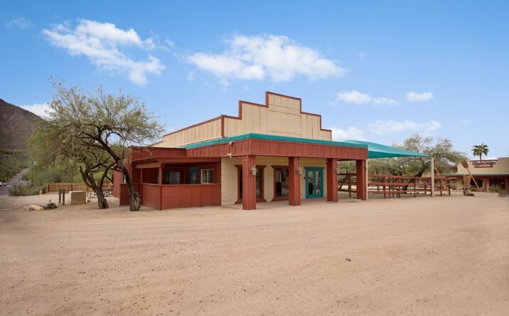 Pictures of Retail property located at 6331 East Cave Creek Road, Cave Creek, AZ 85331 for comps - image #1