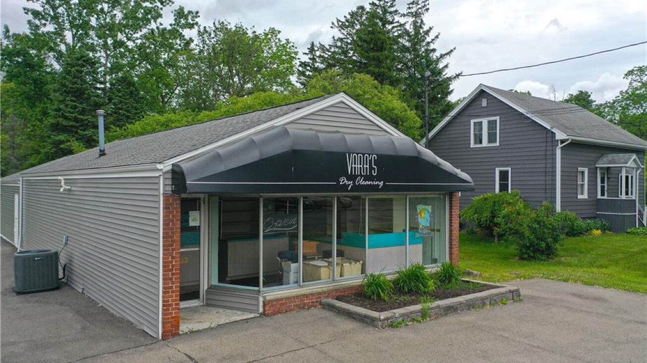 4933 Ellicott Rd, Orchard Park, NY 14127