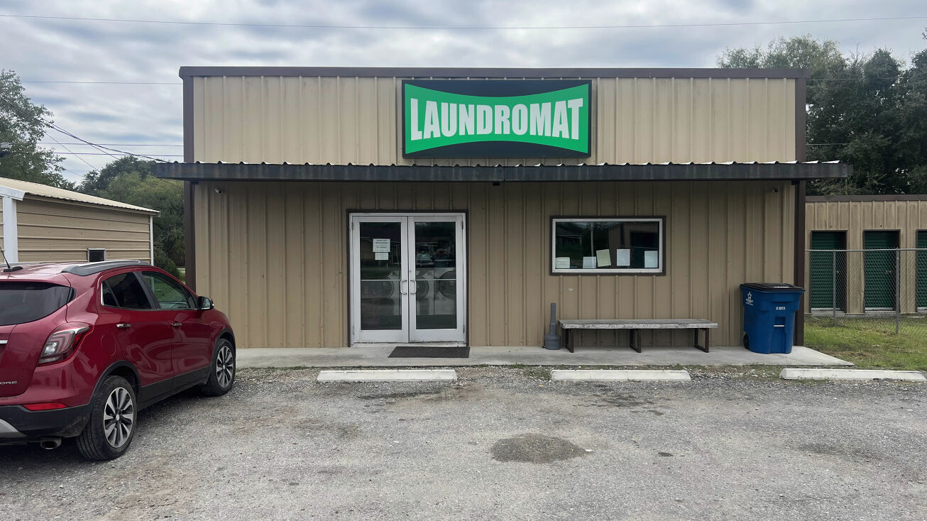 914 Wood Ave, Woodsboro, TX 78393