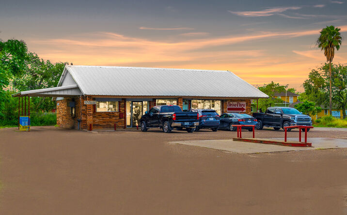 Pictures of Retail property located at 701 Lincoln Ave, Robstown, TX 78380 for sales - image #1