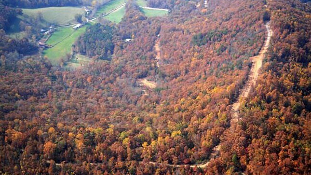 147 Deer Valley Dr E, Warne, NC 28909