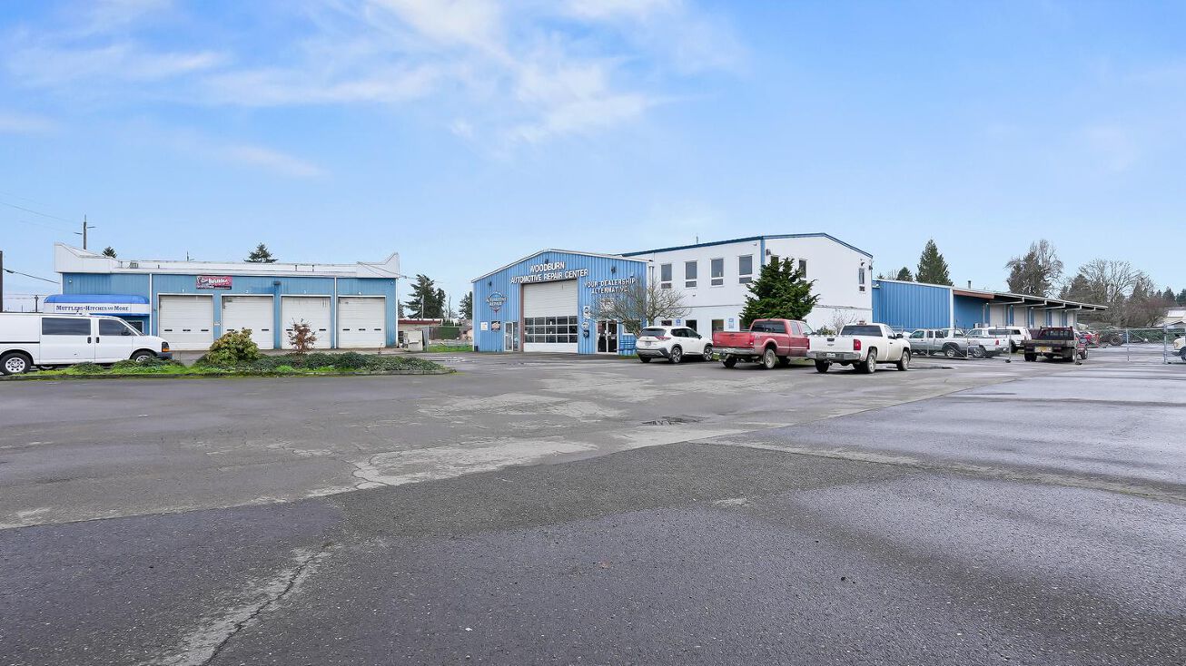 555 N Pacific Hwy, Woodburn, OR 97071