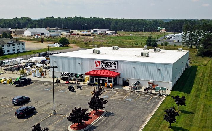Pictures of Retail property located at 2501 N Lincoln Road, Escanaba, MI 49829 for comps - image #1