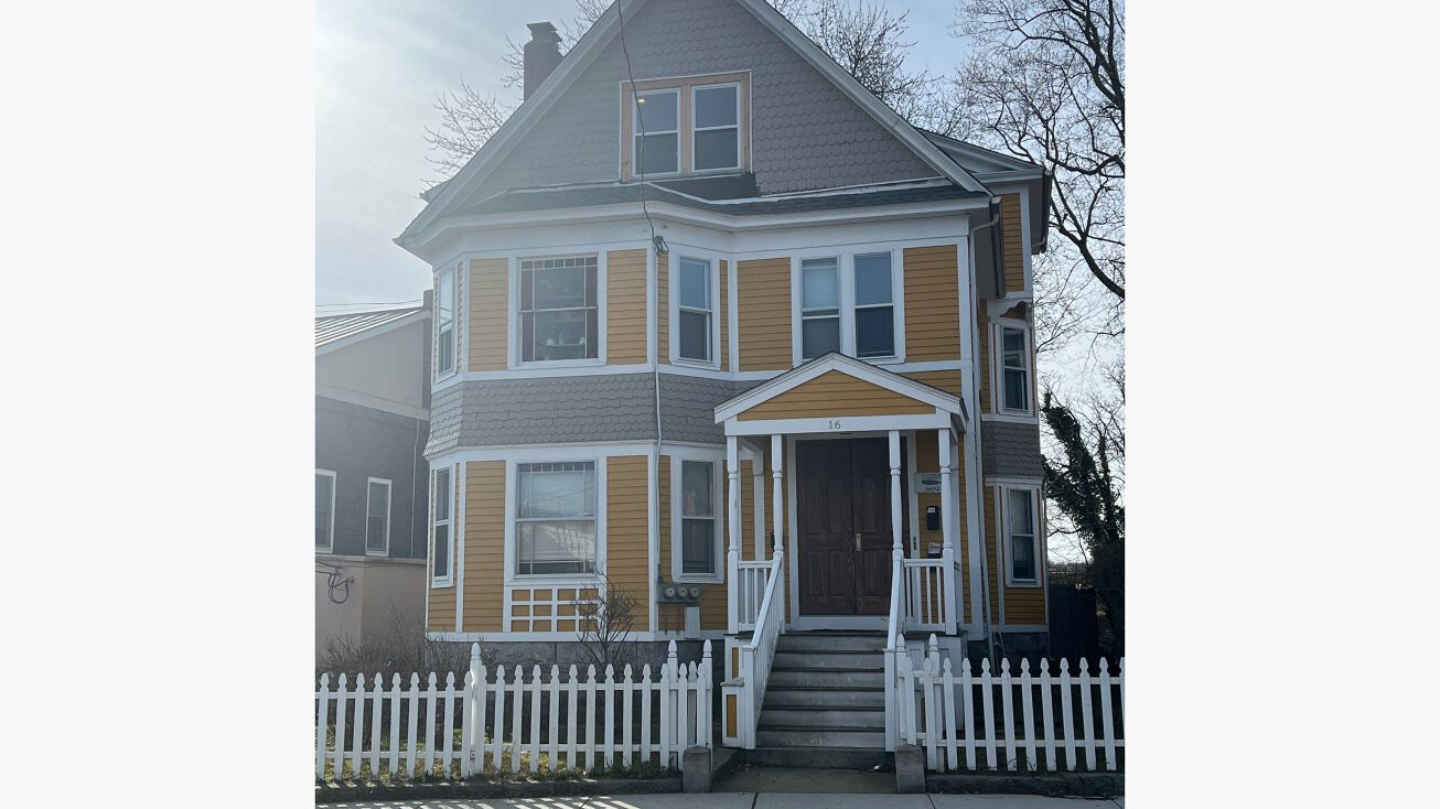 16 Tilley St, New London, CT 06320