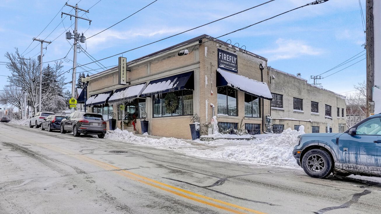 7754 Harwood Ave, Wauwatosa, WI 53213