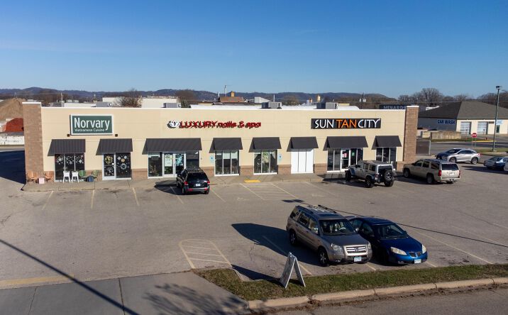 Pictures of Retail property located at 1035 Frontenac Dr, Winona, MN 55987 for sales - image #1