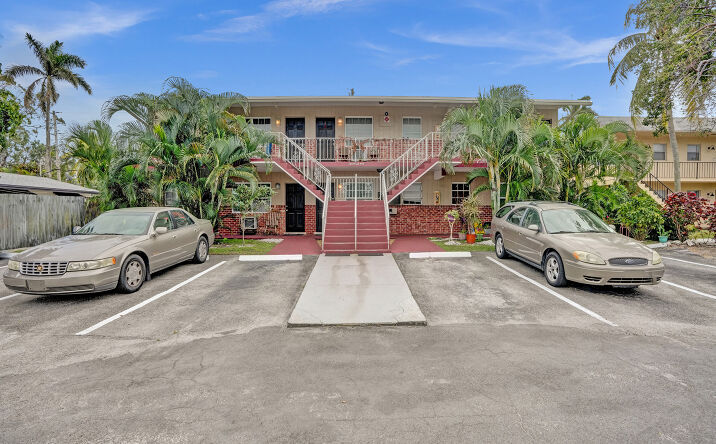 Pictures of Multifamily property located at 1211 NE 23rd Ave, Pompano Beach, FL 33062 for sales - image #1