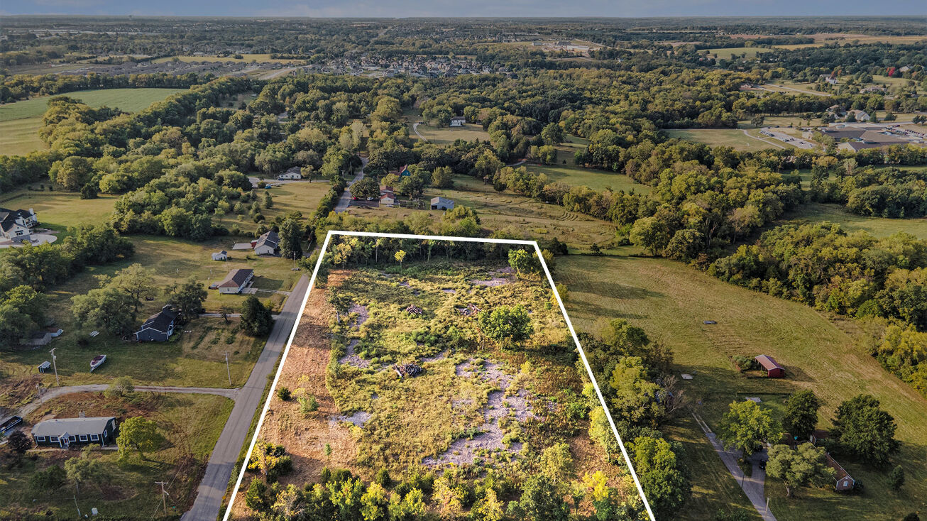 7130 Houston St, Shawnee, KS 66227