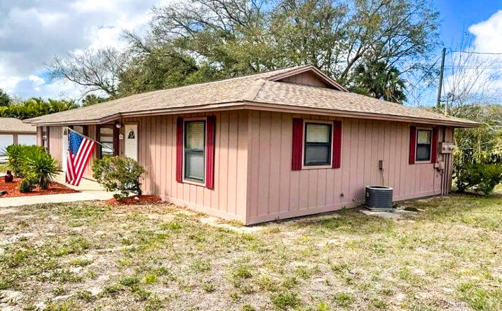 Pictures of Multifamily property located at 1001 Foster Rd, Sebastian, FL 32958 for comps - image #1