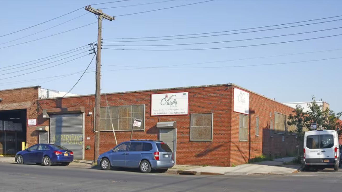 933 Stanley Ave, Brooklyn, NY 11208