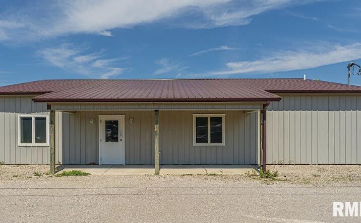 Pictures of Retail, Industrial property located at 725 N CHICAGO Street, Lincoln, IL 62656 for sales - image #1