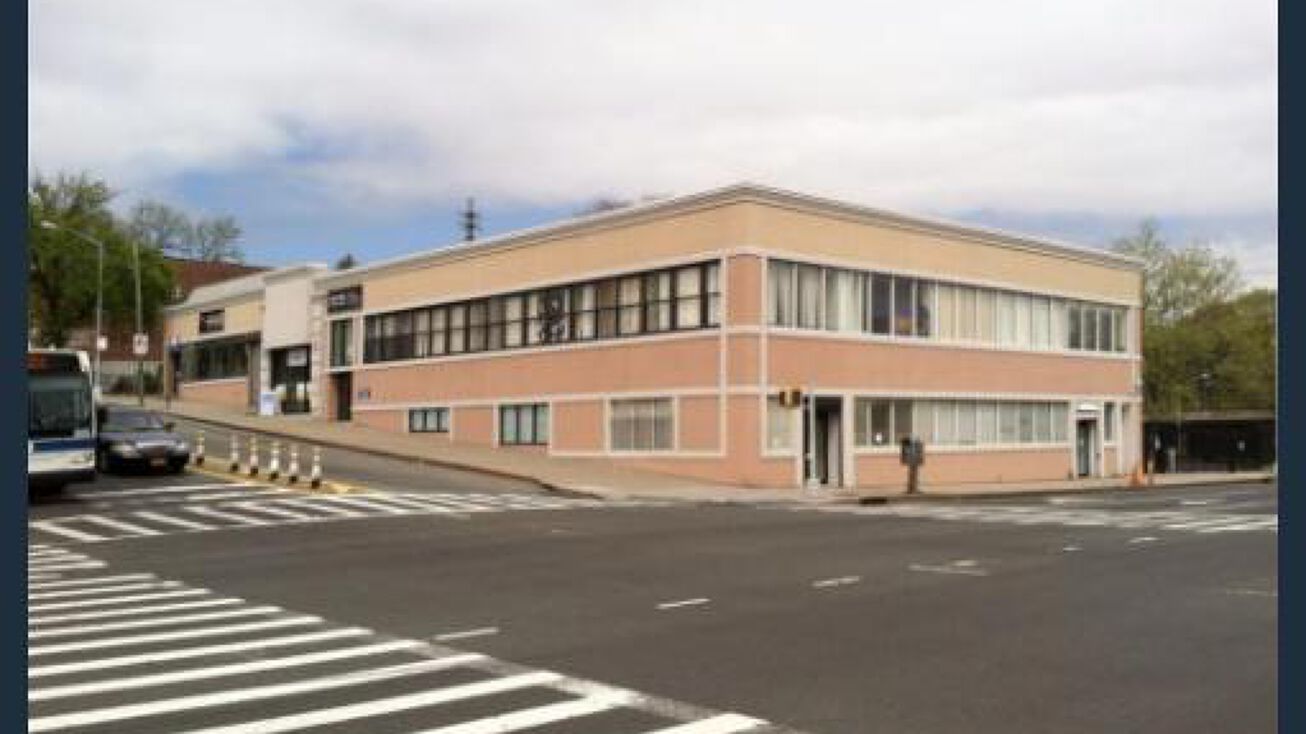 6535 Queens Blvd, Woodside, NY 11377