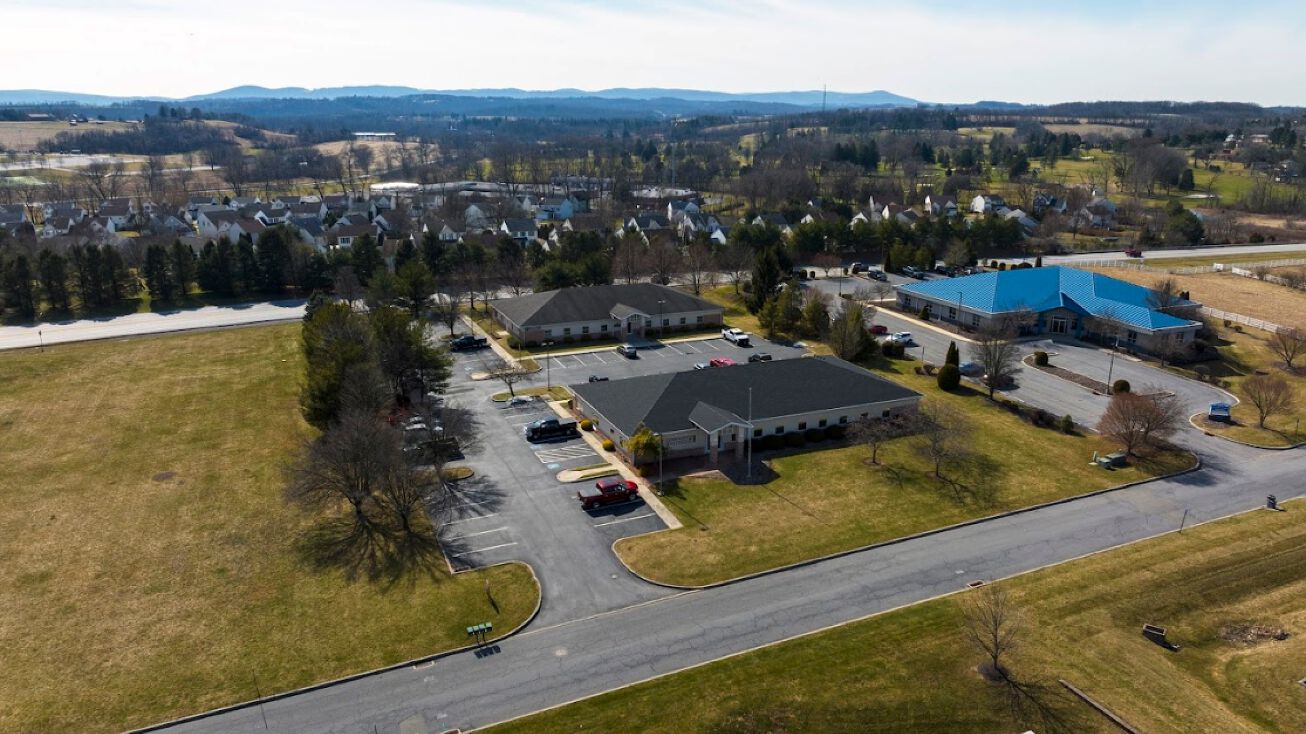 1020 James Dr, Leesport, PA 19533