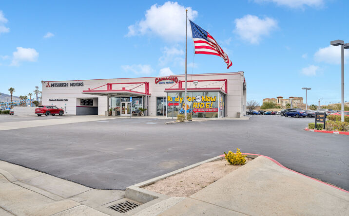 Pictures of Retail property located at 401 Auto Vista Dr, Palmdale, CA 93551 for sales - image #1