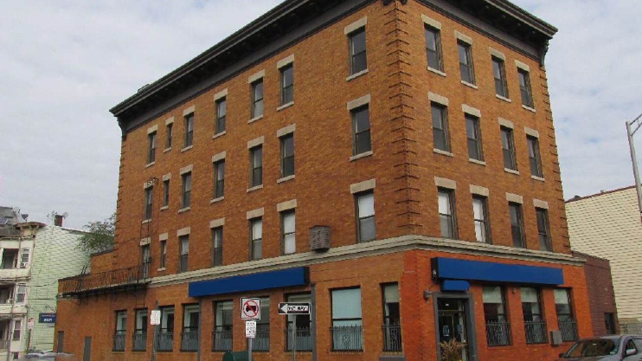 Pictures of Retail property located at 457 West Side Ave, Jersey City, NJ 07304 for sales - image #1