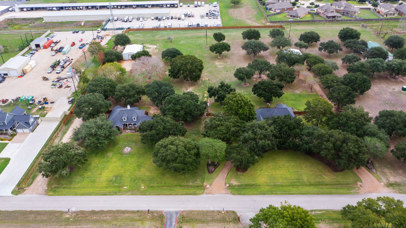 10702 Hidden Lake Ln, Richmond, TX 77406