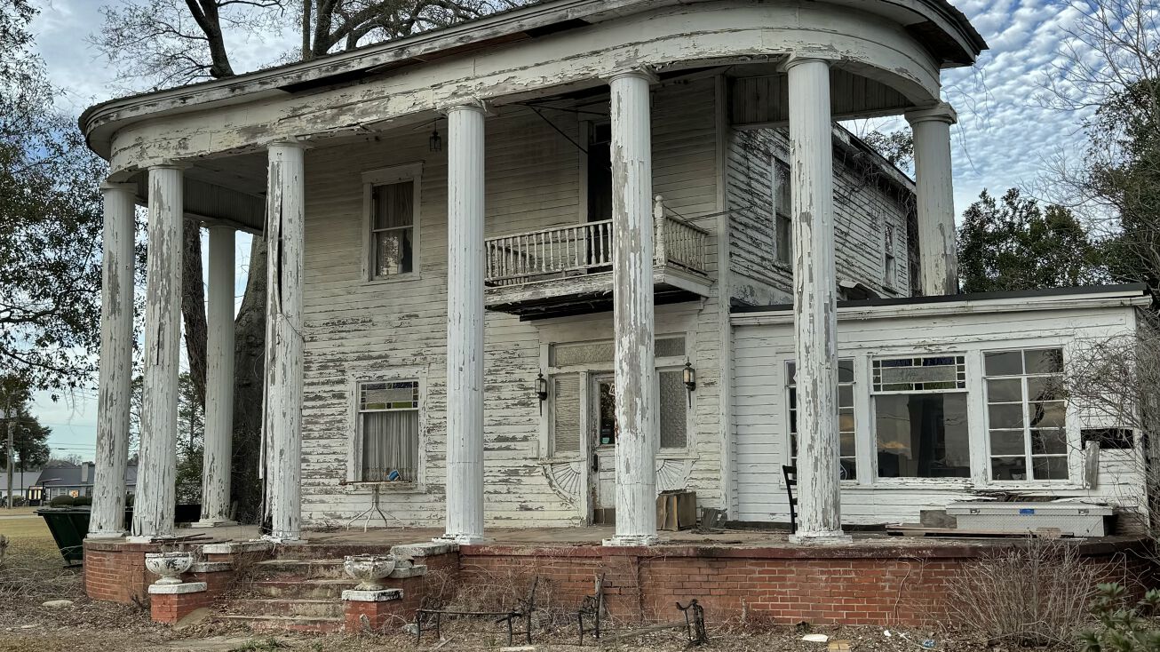 21 E Jarman St, Hazlehurst, GA 31539