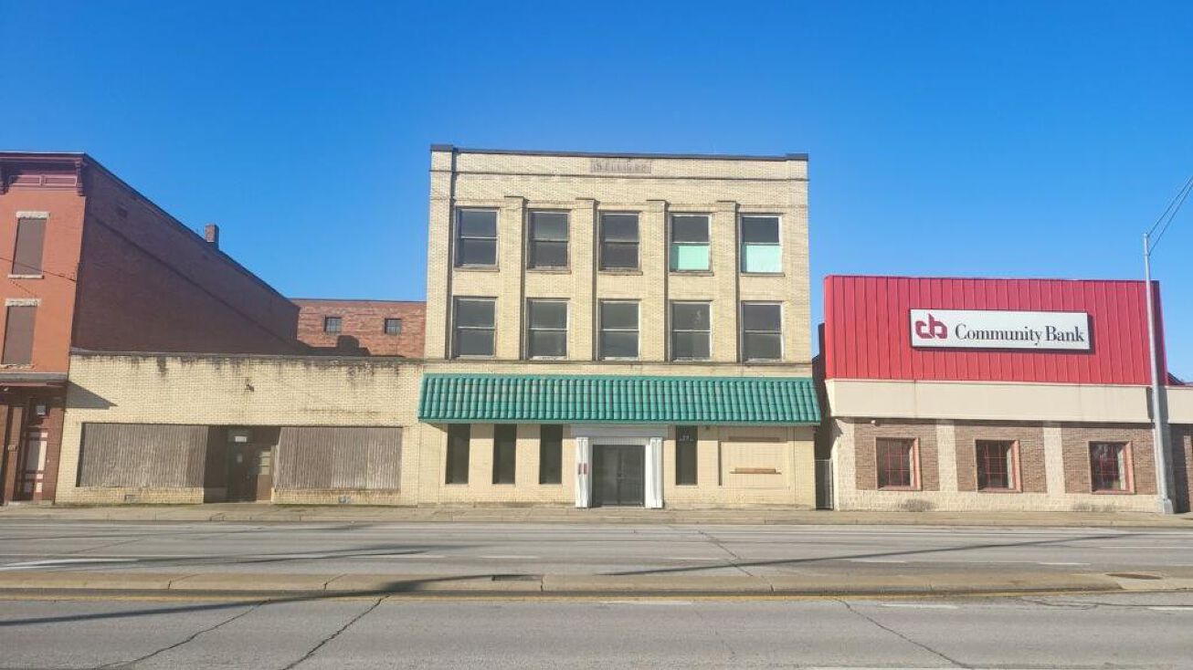 819 Lafayette Ave, Moundsville, WV 26041